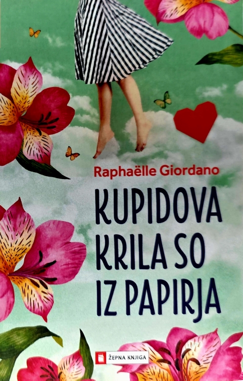 Kupidova krila so iz papirja